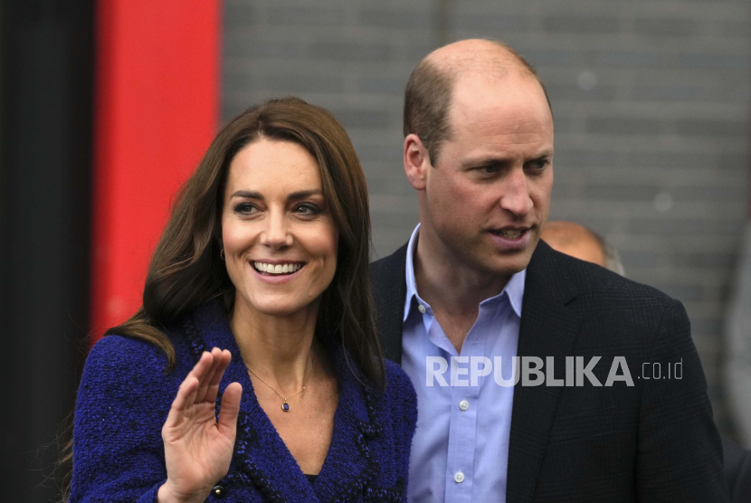 Pangeran William dan istrinya Kate Middleton. Pangeran William (40 tahun) mulai mengalami kebotakan sejak usianya masih 20 tahunan. 