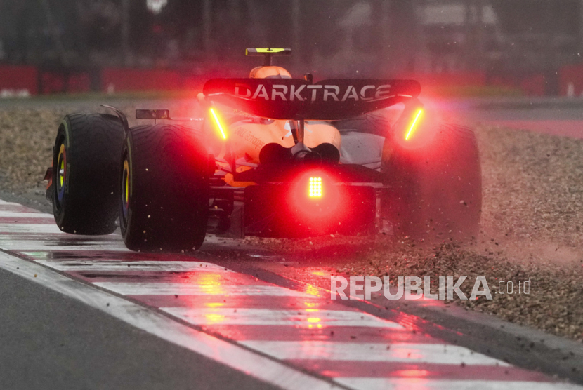 Pembalap McLaren Landor Norris meraih pole position di GP Spanyol. 