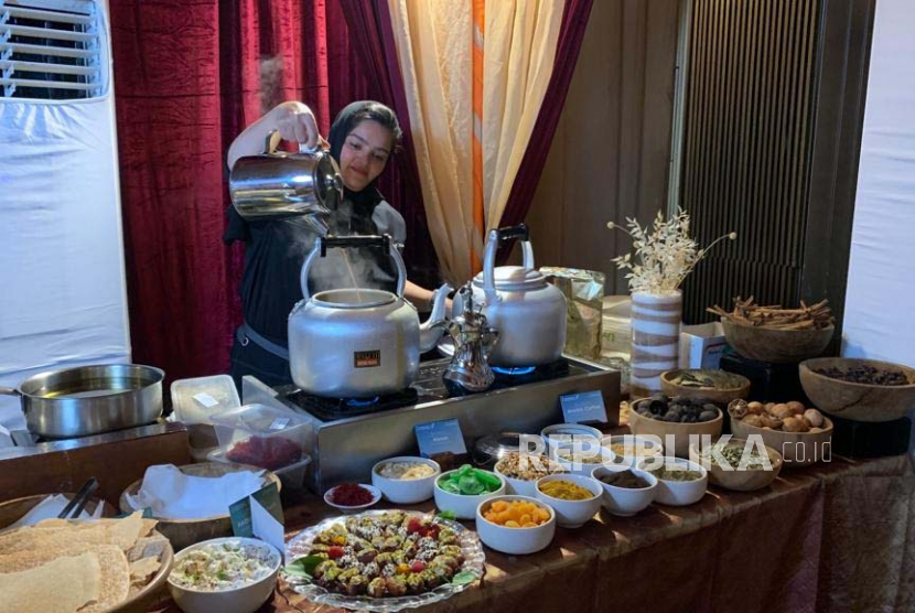 Ragam kuliner Qatar kreasi Chef Noof Al Marri dalam rangka Qatar-Indonesia 2023 Year of Culture tersaji sebagai hidangan berbuka puasa di Hotel Dharmawangsa Jakarta.