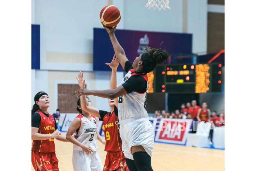 Pertandingan timnas basket putri Indonesia melawan Vietnam di SEA Games 2023 Kamboja, Selasa (9/5/2023).