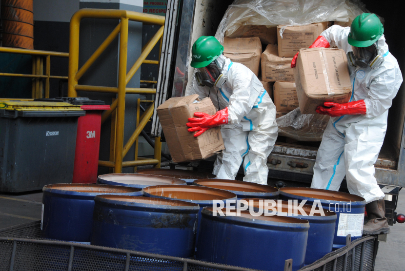 KLH Musnahkan 5,7 Ton Udang yang Terkontaminasi Zat Radiokatif Cesium