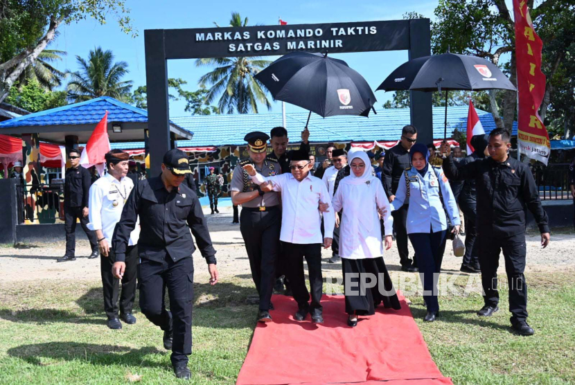 Wakil Presiden KH Maruf Amin menyambangi pos pengamanan perbatasan RI-Malaysia di Pos Kotis Dusun Elo, Desa Tanjung Aru, Kecamatan Sebatik Timur, Nunukan, Kalimantan Utara. 