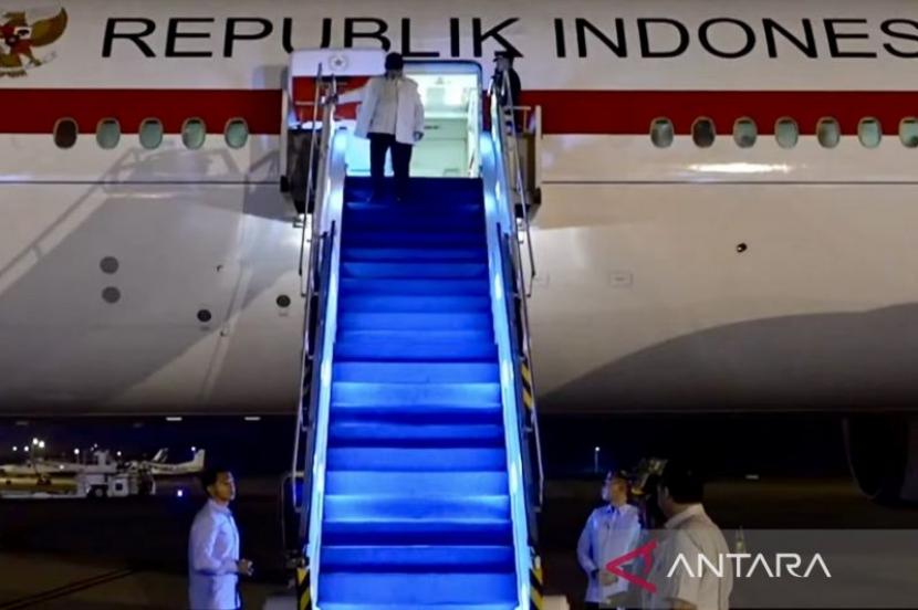 Presiden Prabowo tiba di Medan pimpin langsung penanganan bencana.