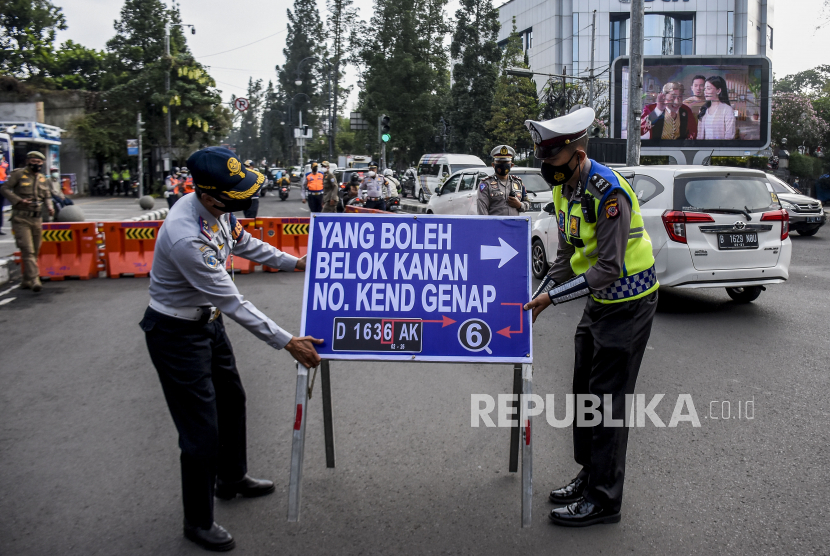 Pemberlakuan Ganjil Genap Di Bandung Diperpanjang Republika Online