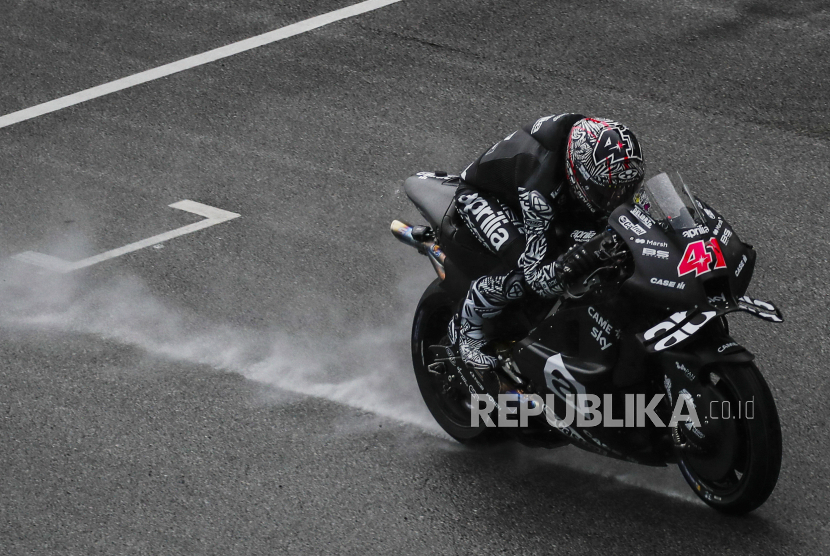Pembalap MotoGP asal Spanyol Aleix Espargaro dari tim Aprilia Racing.