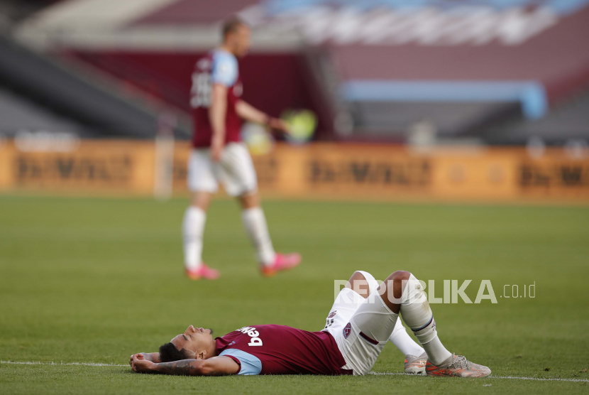 Jesse Lingard dari West Ham bereaksi selama pertandingan sepak bola Liga Utama Inggris antara West Ham United dan Everton FC di London, Inggris, 09 Mei 2021.