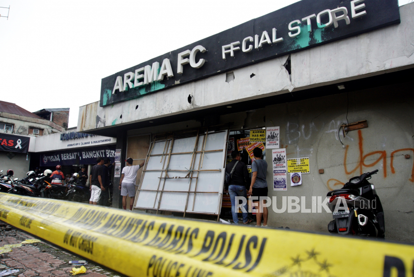 Kondisi gerai di Kantor Arema FC Malang yang dirusak sejumlah oknum suporter Arema.