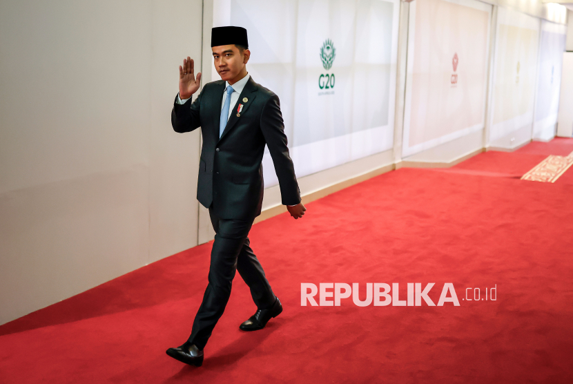 Wakil Presiden Indonesia Gibran Rakabuming Raka tiba di KTT G20, di Johannesburg, Afrika Selatan, Ahad (23/11/2025).
