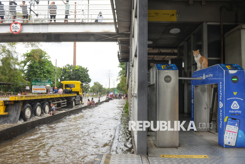 Faktor Pemengaruh Curah Hujan Ekstrem Guyur Jabodetabek Menurut BMKG