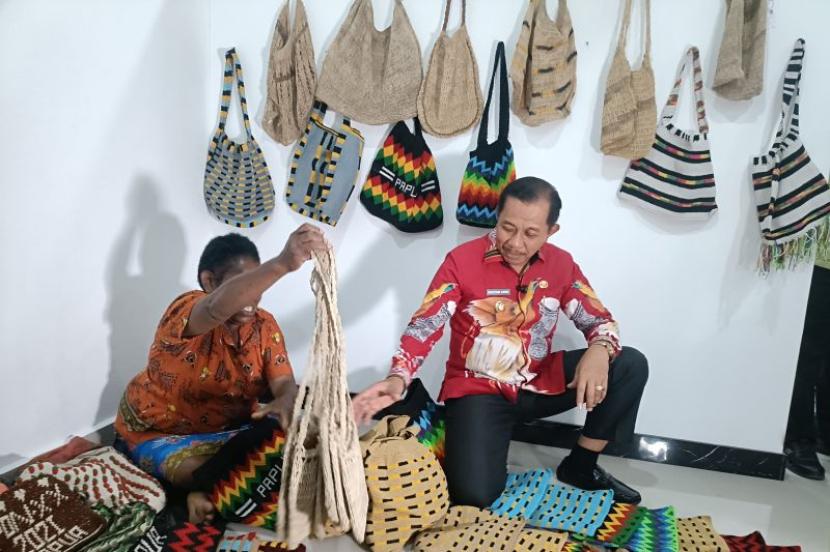 200 UMKM-IKM Kota Jayapura ikuti Festival IKM 2025.