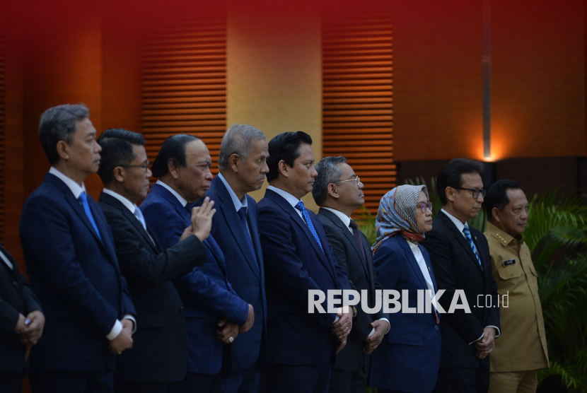 Tamu undangan menghadiri serah terima jabatan Menteri Keuangan di Kemenkeu, Jakarta, Selasa (9/9/2025). Purbaya Yudhi Sadewa menggantikan Sri Mulyani sebagai Menteri Keuangan usai dilantik oleh Presiden Prabowo Subianto pada Senin (8/9).