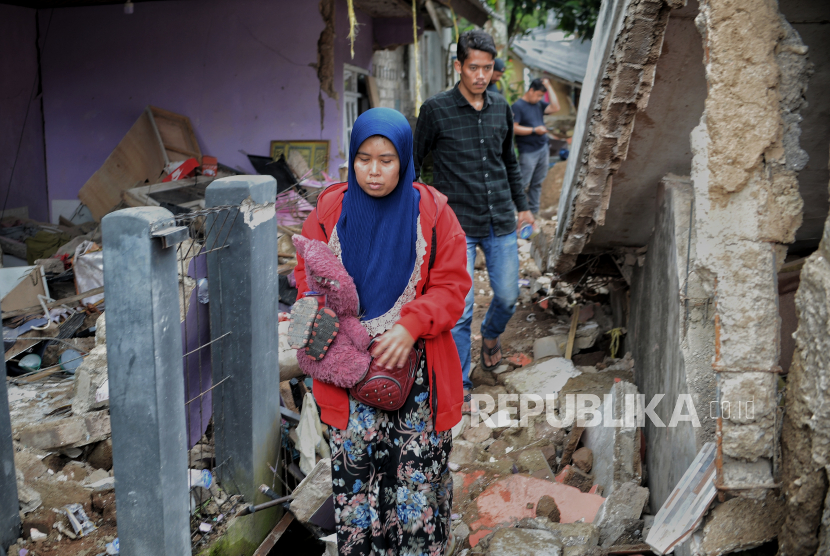 Ilustrasi suasana gedung madrasah di Cianjur yang hancur dihantam gempa bumi.