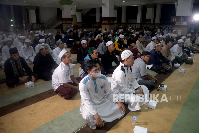 Sejumlah jamaah saat mengikuti Tabligh Akbar di Masjid Az-Zikra, Sentul, Bogor, Jawa Barat. Pemkot Bogor Siapkan Rp 110 Miliar untuk Kegiatan Keagamaan