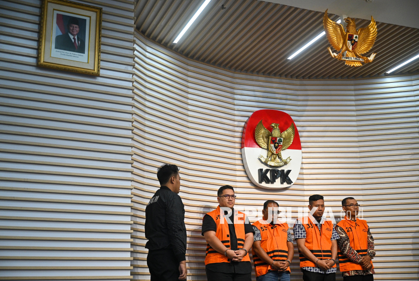 KPK Tahan Empat Tersangka Kasus Korupsi Dana Hibah Pokmas di Provinsi Jatim