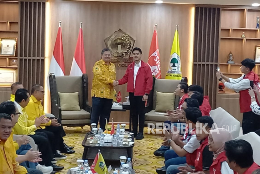 Ketua Umum PSI Kaesang Pangarep dan Ketua Umum Partai Golkar Airlangga Hartarto melakukan pertemuan di Kantor DPP Partai Golkar, Jakarta Barat, Kamis (11/7/2024). 