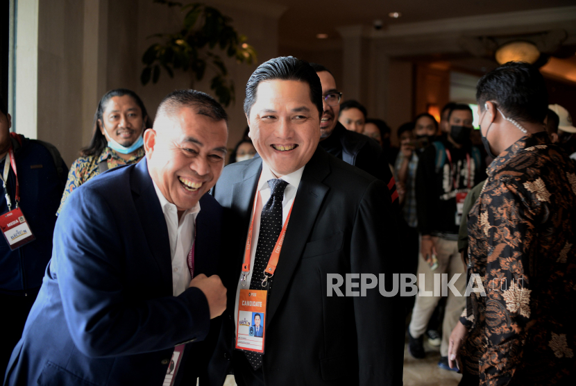 Calon Ketua Umum PSSI Erick Thohir tiba dilokasi acara Kongres Luar Biasa PSSI 2023 di Jakarta, Kamis (16/2/2023). PSSI menyelenggarakan KLB dengan agenda utama memilih ketua umum baru.