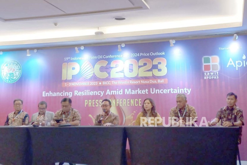 Gabungan Pengusaha Kelapa Sawit Indonesia (Gapki) menggelar konferensi pers penutupan Indonesia Palm Oil Conference (IPOC) 2023 di Nusa Dua, Kabupaten Badung, Bali, Jumat (3/11/2023).