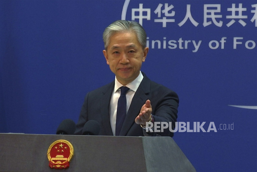 Juru bicara Kementerian Luar Negeri China Wang Wenbin. Pemerintah Cina menyambut keinginan Honduras untuk membangun hubungan resmi dengannya