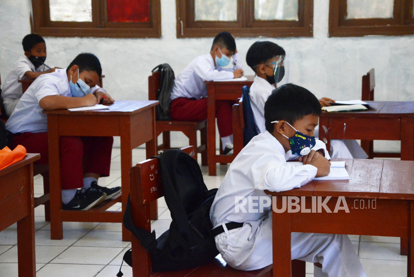 Ikatan Dokter Anak Indonesia (IDAI) berikan rekomendasi terkait sekolah tatap muka.
