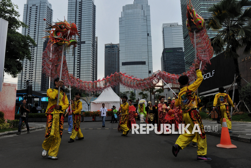 Atraksi Liong Naga dan Parade Busana Meriahkan Parade Cap Go Meh