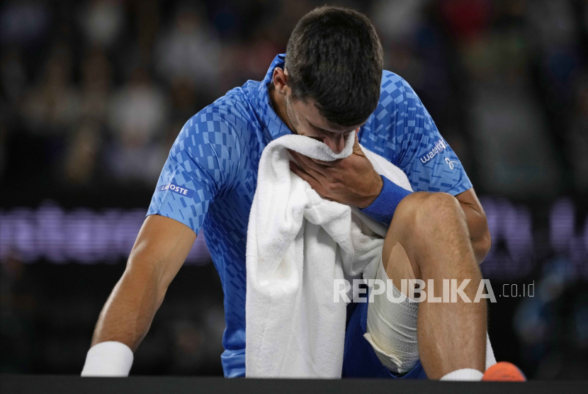 Duta Besar Ukraina untuk Australia pada Jumat (27/1/2023) mendesak para ofisial tenis untuk melarang ayah Novak Djokovic ke Australia Open setelah dia terekam kamera berpose dengan sejumlah penggemar yang membentangkan bendera dukungan ke Rusia.