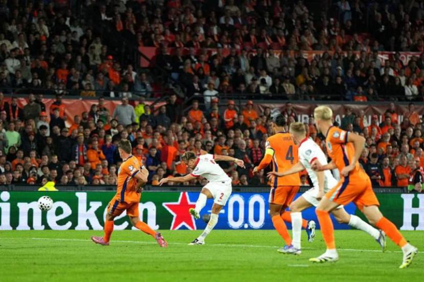 Belgia berpesta gol, Belanda diimbangi Polandia.