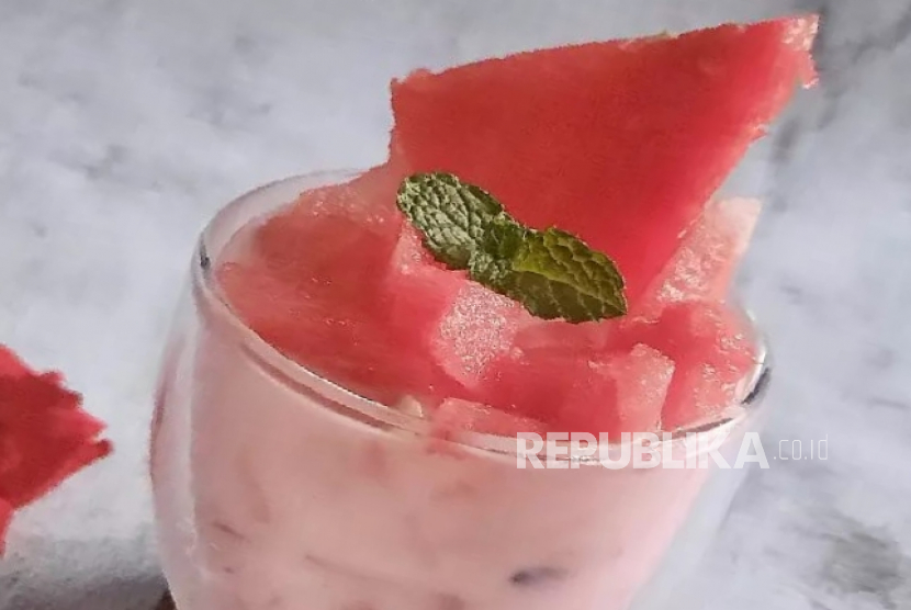 Es semangka India, salah satu rekomendasi minuman segar untuk berbuka puasa. Buah yang mengandung kadar air tinggi cocok untuk dikonsumsi saat berpuasa.