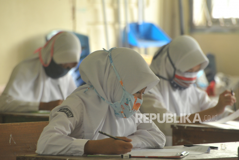 Siswa sekolah dengan pakai seragam Muslim (ilustrasi)