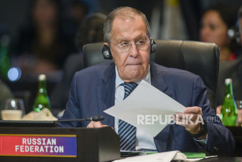 Menteri Luar Negeri Rusia Sergey Lavrov menghadiri sesi kerja tentang ketahanan energi dan pangan selama KTT G20 di Nusa Dua, Bali, Indonesia, Selasa 15 November 2022.