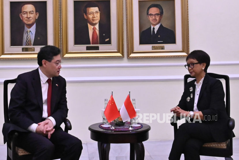 Menteri Luar Negeri Retno Marsudi dan Menteri Luar Negeri Cina Qin Gang tengah berbincang di Gedung Pancasila, Kementerian Luar Negeri RI, Rabu (22/2/2023). Retno dan Qin memimpin pertemuan Joint Commission for Bilateral Cooperation (JCBC) ke-4 Indonesia-Cina. 