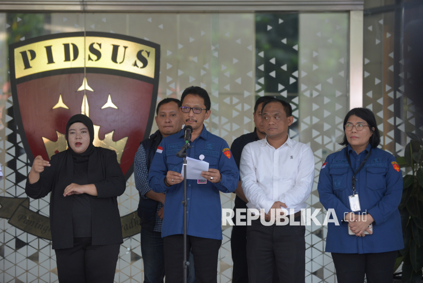 Direktur Penyidikan pada Jaksa Agung Muda Bidang Tindak Pidana Khusus (Jampidsus) Kejagung Nurcahyo Jungkung Madyo saat menyampaikan keterangan terkait penanganan perkara di Kejaksaan Agung, Jakarta, Kamis (4/9/2025). Kejaksaan Agung menahan dan menetapkan Mantan Menteri Pendidikan, Kebudayaan, Riset dan Teknologi (Mendikbudristek) Nadiem Makarim sebagai tersangka dalam kasus dugaan korupsi pengadaan chromebook di Kemendikbudristek.