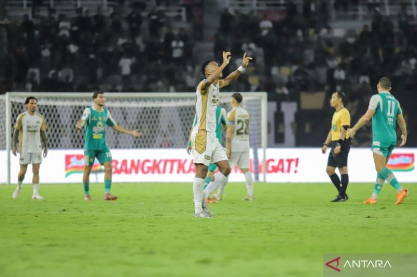 Dewa United Tahan Imbang Persebaya: Riekerink Puji Mental Pemain