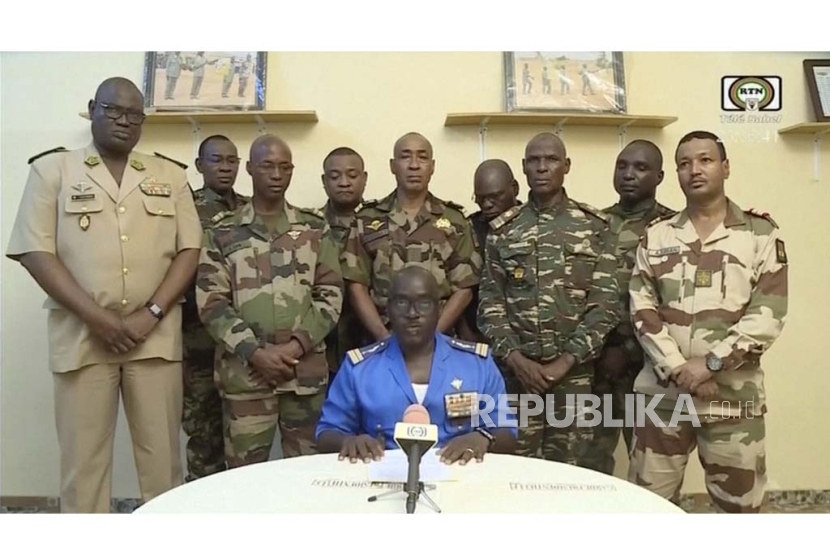 FILE - In this image taken from video provided by ORTN, Col. Maj. Amadou Abdramane, front center, makes a statement on July 26, 2023, in Niamey, Niger, as a delegation of military officers appeared on Niger State TV to read out a series of communiques announcing their coup d