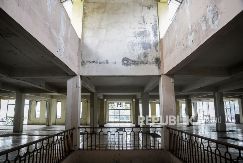 Salah satu lantai yang sudah kosong ditinggalkan pedagang di Pasar Mampang Prapatan, Jakarta Selatan, Rabu (14/9/2022).