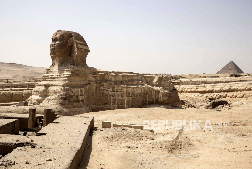 Komplek wisata Sphinx kosong di Piramida Giza, Mesir