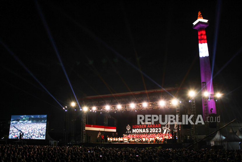 Sejumlah musisi tampil dalam Konser Akbar Monas 2023 di Silang Tenggara Monas, Jakarta, Ahad (15/10/2023). 
