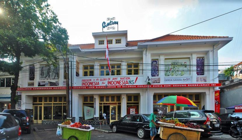 Gedung yang dahulu dijadikan kantor berita Domei pada masa pendudukan Jepang di Indonesia. Kini milik LKBN Antara. Foto tahun 2016.