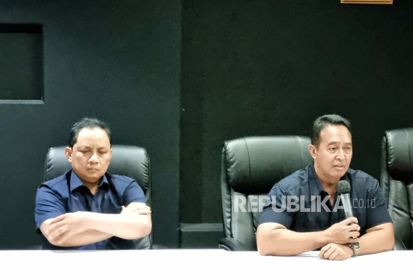 Wakil Ketua Tim Pemenangan Nasional (TPN) Ganjar Pranowo, Jenderal (Purn) Andika Perkasa dan mantan Wakapolri Gatot Eddy Pramono, di Kantor TPN Ganjar, Jakarta, Rabu (13/9/2023). 