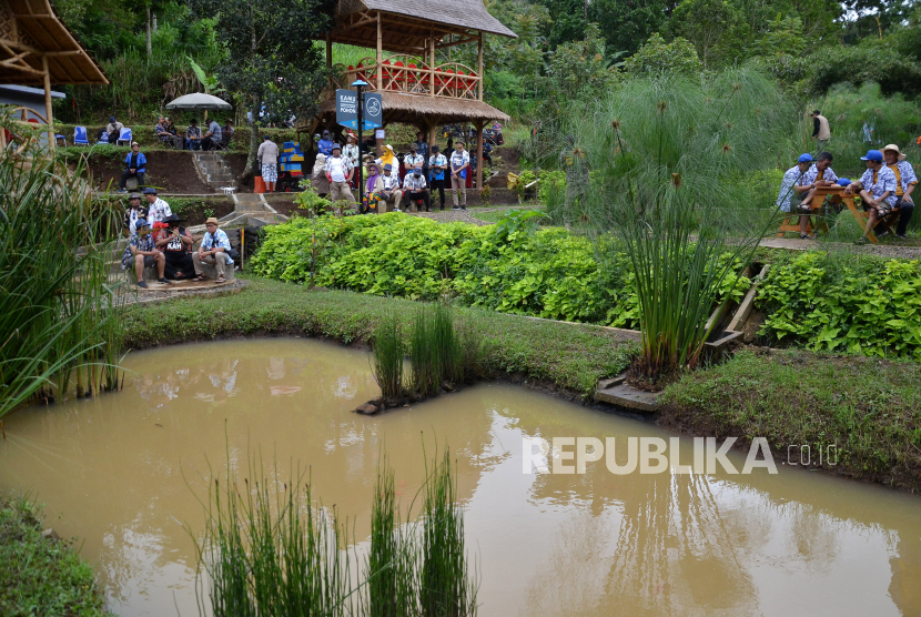 Suasana Kolam Retensi Wetland Park Ciraga di daerah Cisurupan, Kecamatan Cibiru, Kota Bandung, usai diresmikan Wali Kota Bandung Yana Mulyana, Selasa (27/12/2022). Pemkot Bandung telah memiliki tujuh kolam retensi dalam mencegah banjir.