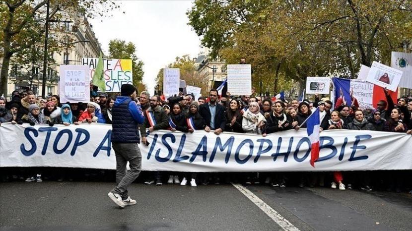 UU Anti-separatisme di Prancis mengundang kontroversi karena menargetkan para Muslim.