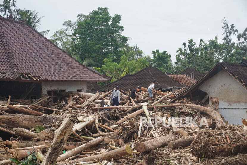 Ketua DPR RI Puan Maharani meminta pemerintah fokus terhadap penyelamatan korban dan memberikan bantuan kepada warga terdampak bencana. (ilustrasi).