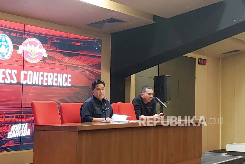 Ketua Umum PSSI Erick Thohir saat konferensi pers di Stadion Utama Gelora Bung Karno, Jakarta, Rabu (2/8/2023).  