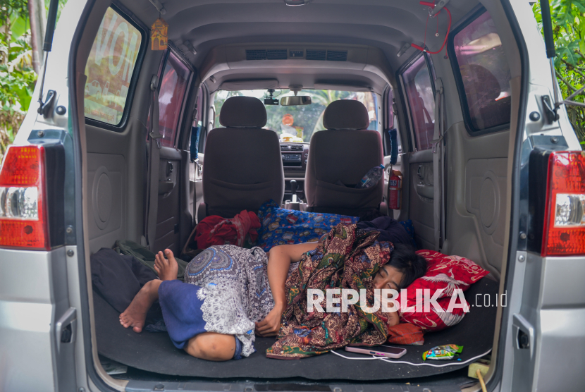 Sepekan Terendam Banjir, Warga Desa Pasir Ampo Tangerang Mulai Terserang Penyakit