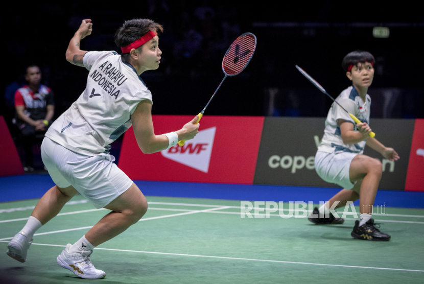 Pasangan pebulu tangkis ganda putri Indonesia, Apriyani Rahayu/Siti Fadia Silva Ramadhanti (kanan) berhasil menjuarai Hong Kong Open 2023..
