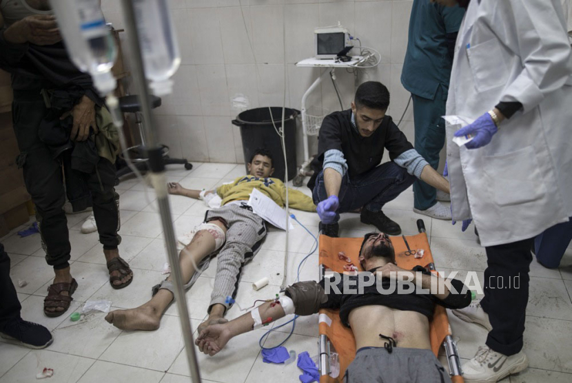 Korban serangan Israel di RS Nasser Khan Yunis Gaza selatan, Ahad (17/12/2023).  Israel terus lakukan serangan intensif di Jalur Gaza 