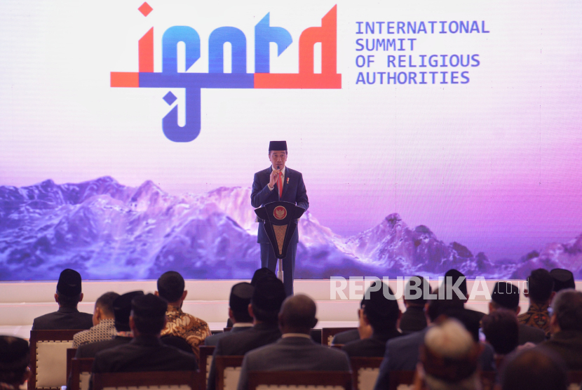 President Joko Widodo delivered a speech while opening the R20 International Summit of Religious Authorities (ISORA) in Jakarta, Monday (27/11/2023). During the meeting, international religious leaders discussed the role of religion in addressing conflicts in the Middle East and threats to the international order, especially regarding the humanitarian tragedy in Gaza, Palestine.