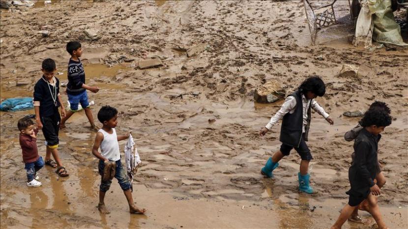 Penduduk Yaman menderita kekurangan makanan dan terserang penyakit.