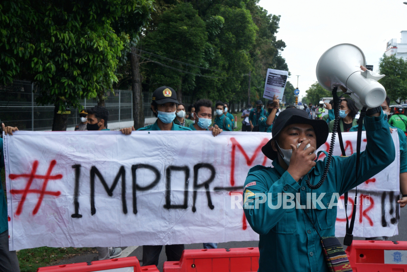 Aksi menolak impor beras (foto ilustrasi)