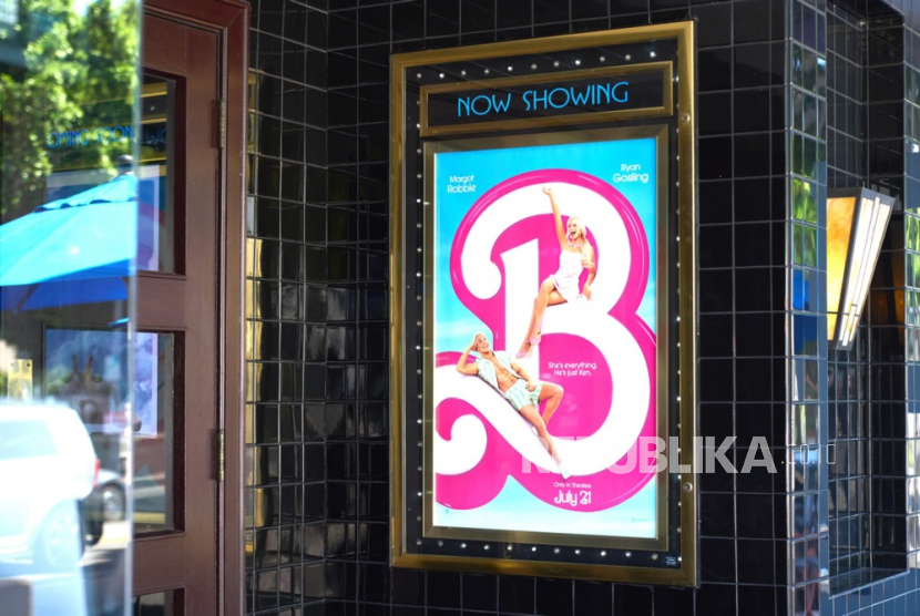 A sign advertises the movie ‘Barbie’ at the Los Feliz theater in Los Angeles, California, USA, 08 August 2023. Greta Gerwig became the first solo female filmmaker with a billion-dollar film after 