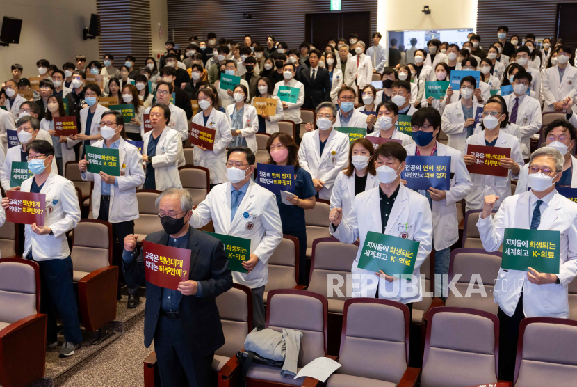   Aksi protes para dokter di Korea Selatan telah melumpuhkan layanan kesehatan. 